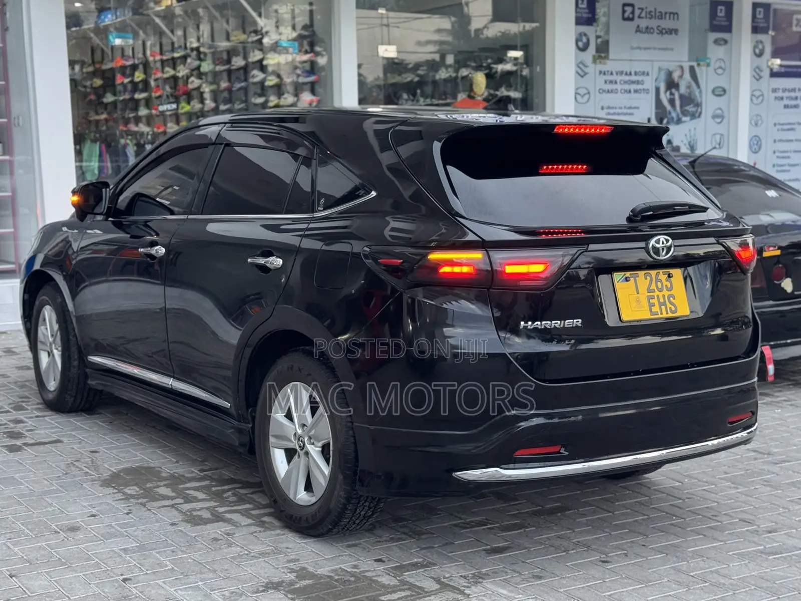 Toyota Harrier 2.0 2014 Black