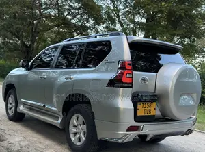 Toyota Land Cruiser Prado 2018 Gray