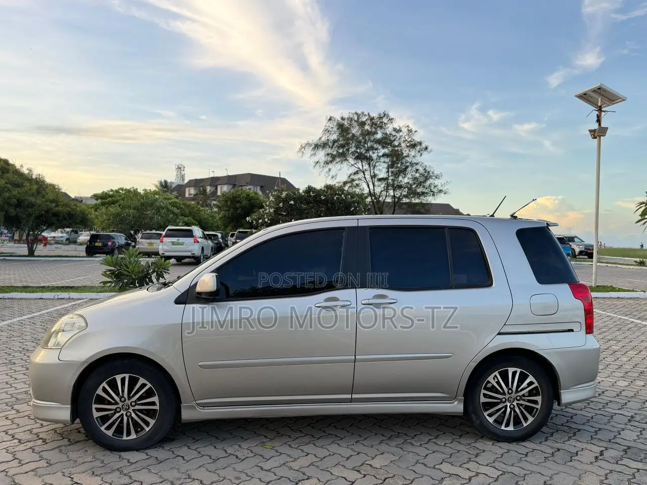 Toyota Raum 2005 Silver