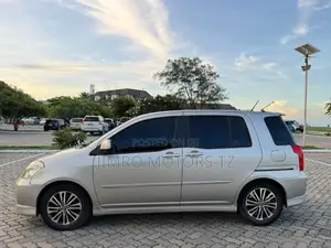 Toyota Raum 2005 Silver