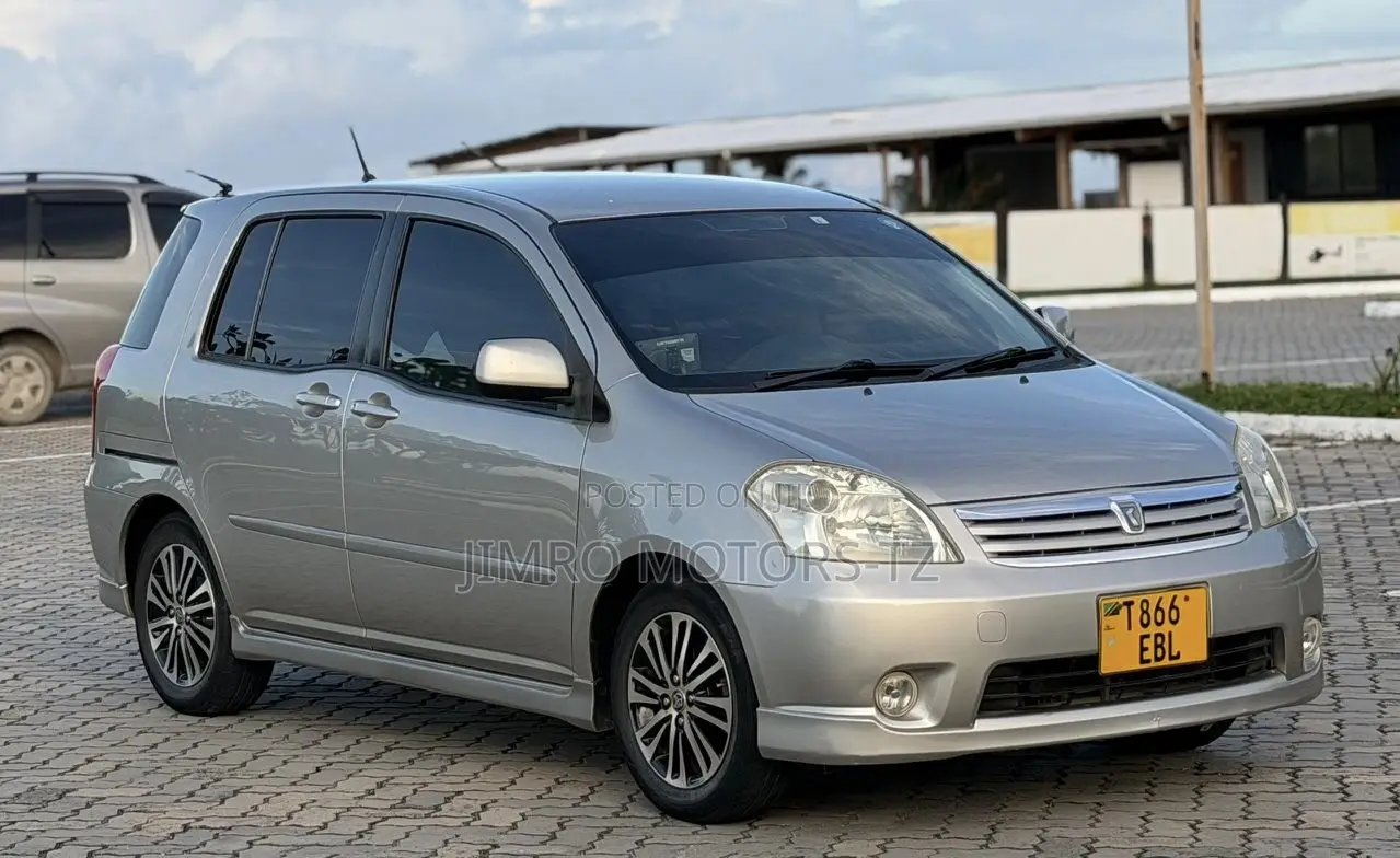 Toyota Raum 2005 Silver