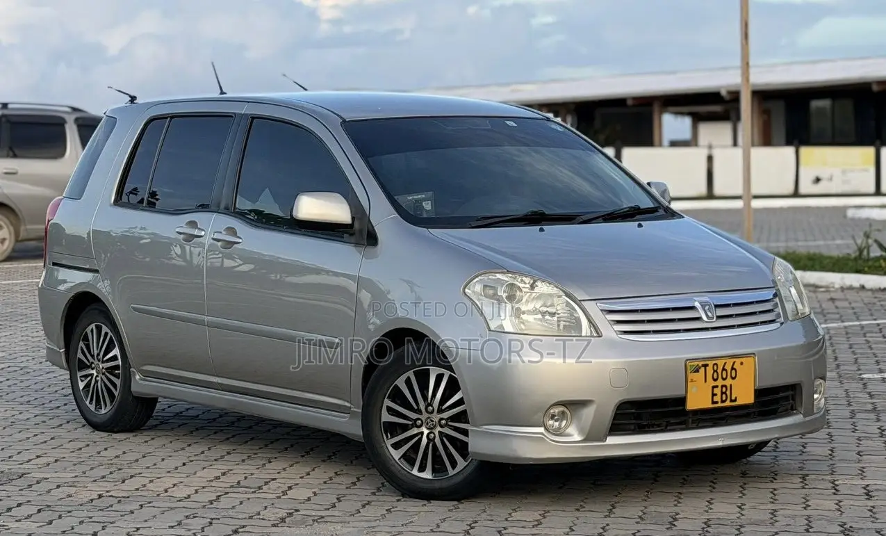 Toyota Raum 2005 Silver