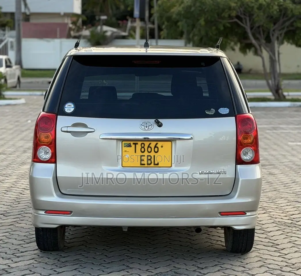 Toyota Raum 2005 Silver