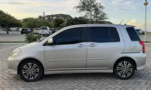 Toyota Raum 2005 Silver