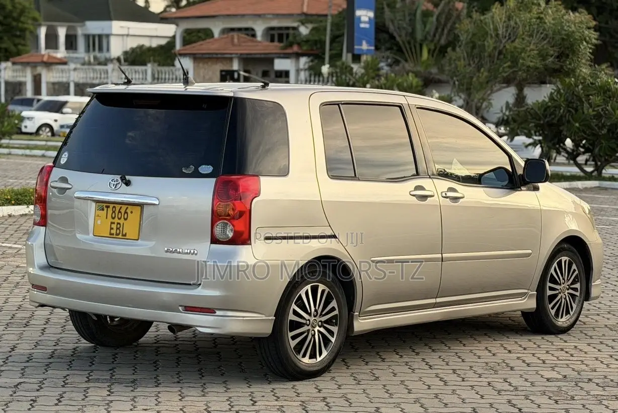 Toyota Raum 2005 Silver