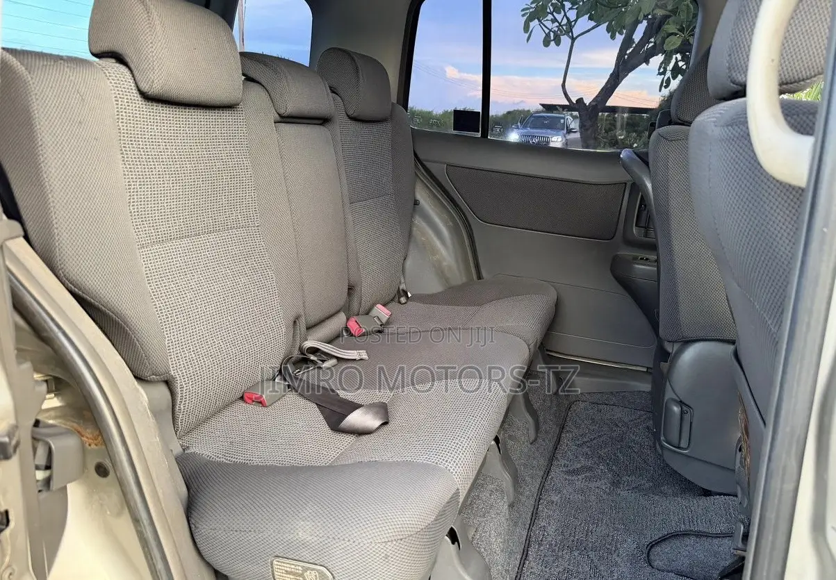 Toyota Raum 2005 Silver