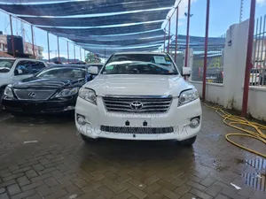 Toyota Vanguard 2012 White