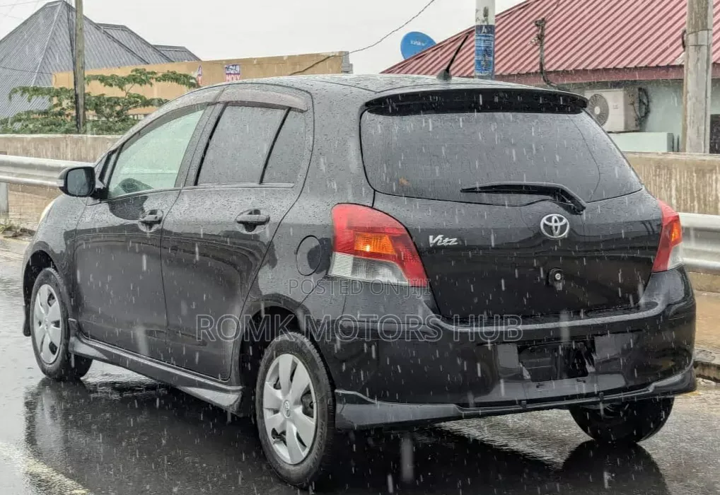 Toyota Vitz 2010 Black