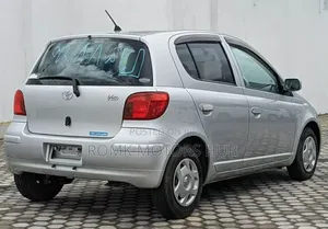 Toyota Vitz 2002 Silver