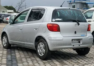 Toyota Vitz 2002 Silver