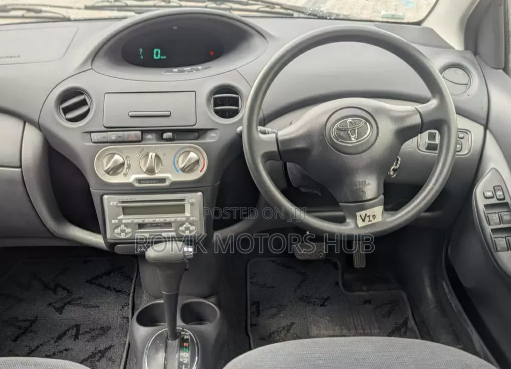 Toyota Vitz 2008 Silver