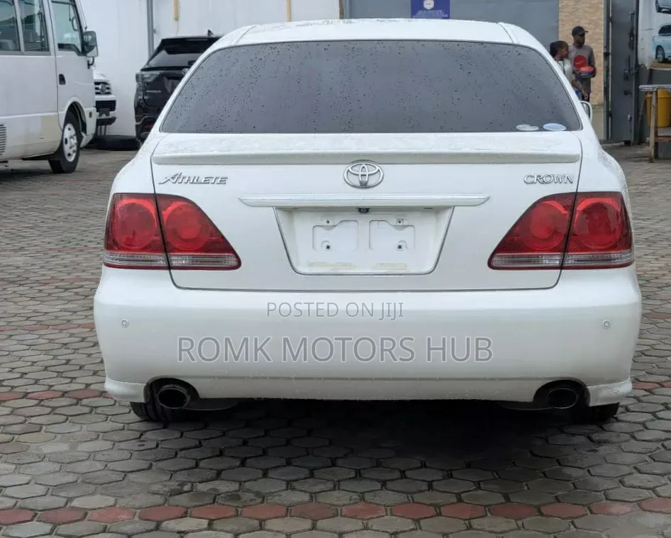 Toyota Crown 2004 White