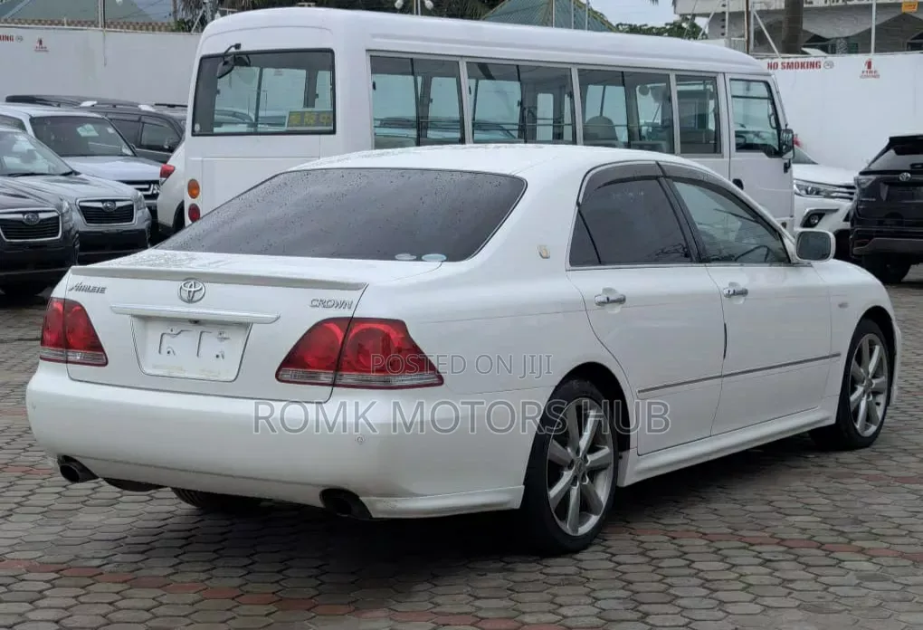 Toyota Crown 2004 White