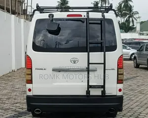 Toyota HiAce 2008 White