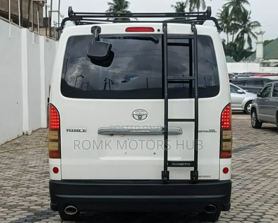Toyota HiAce 2008 White