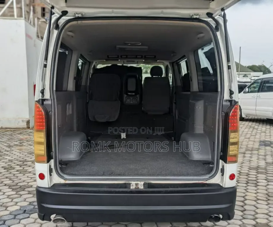 Toyota HiAce 2008 White