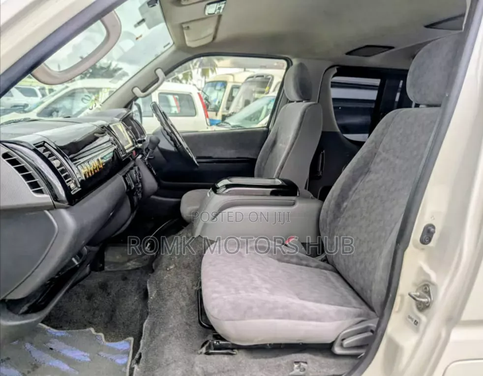 Toyota HiAce 2008 White