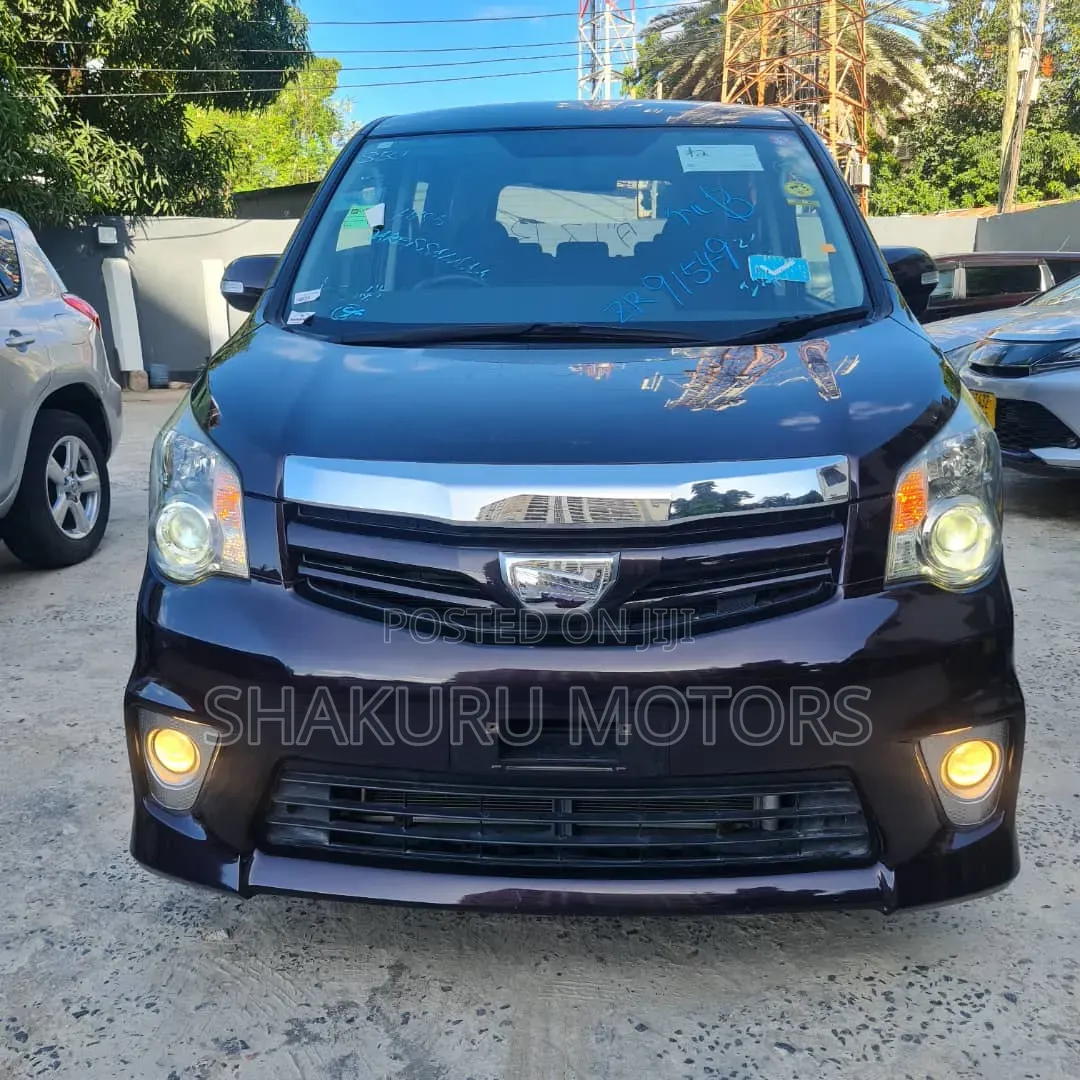 Toyota Noah 2013 Brown