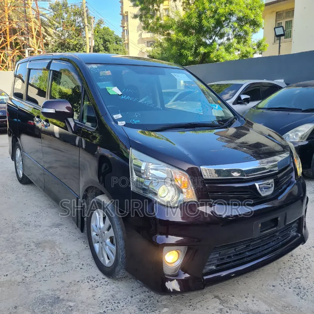 Toyota Noah 2013 Brown