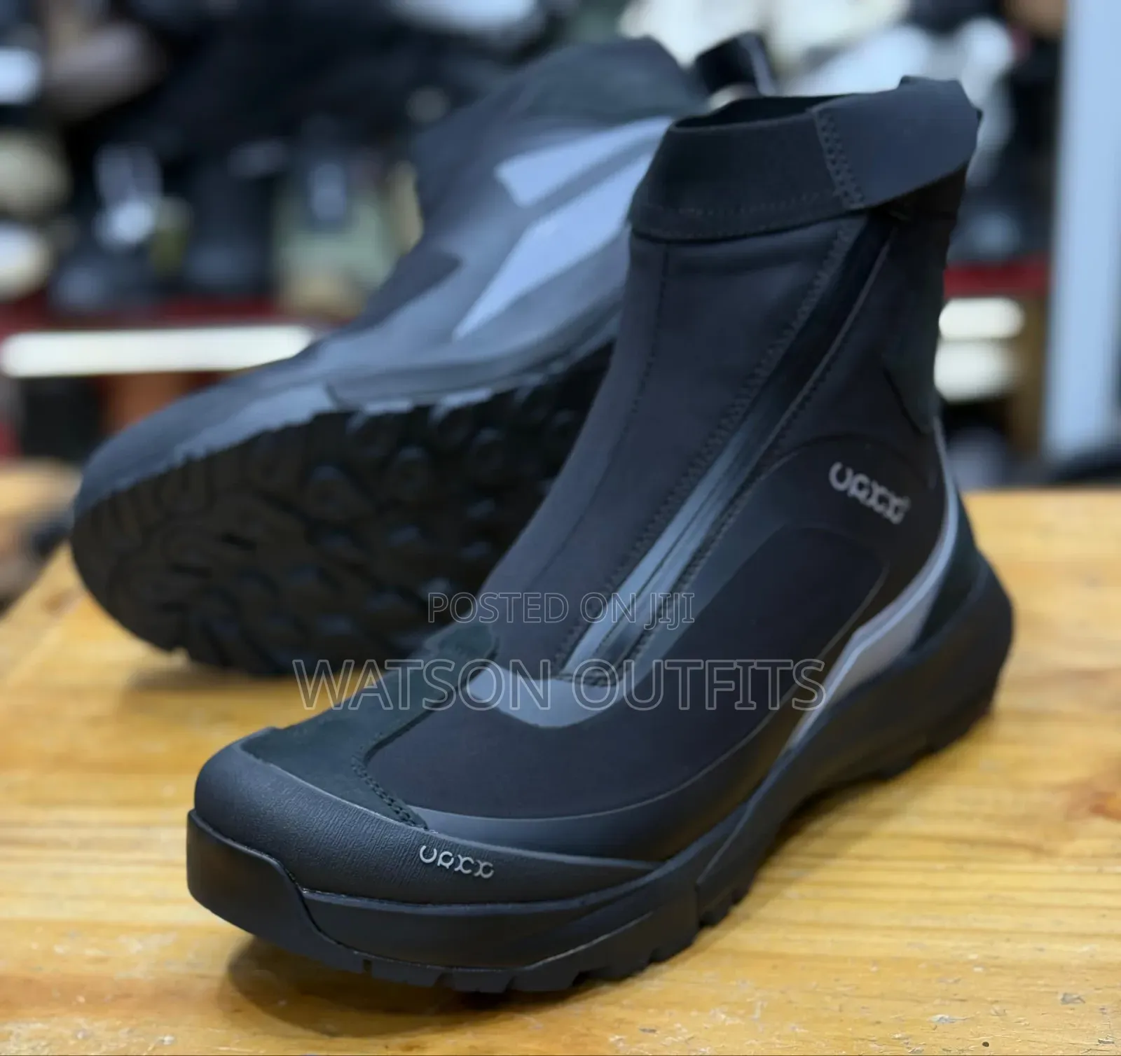 Men's Leather Shoes or Boot Sneakers Totally and Completely Ecco