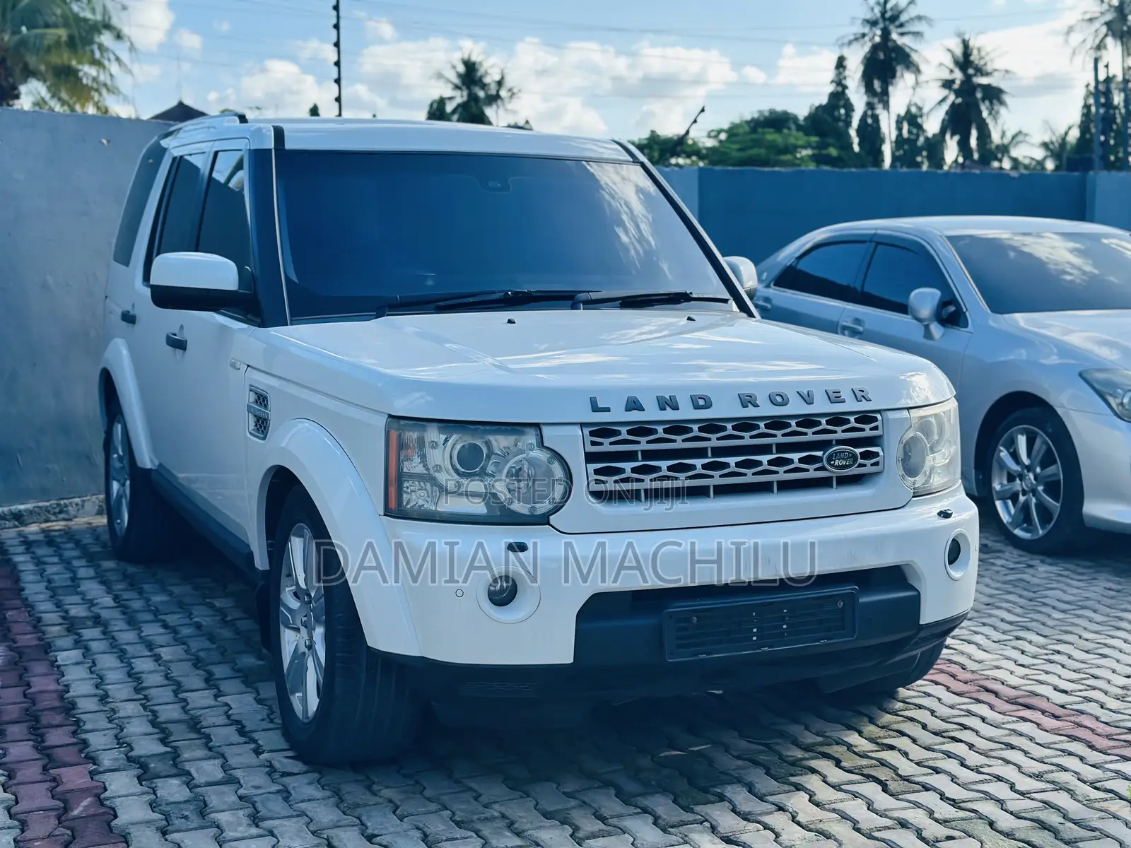 Land Rover Discovery 2014 White