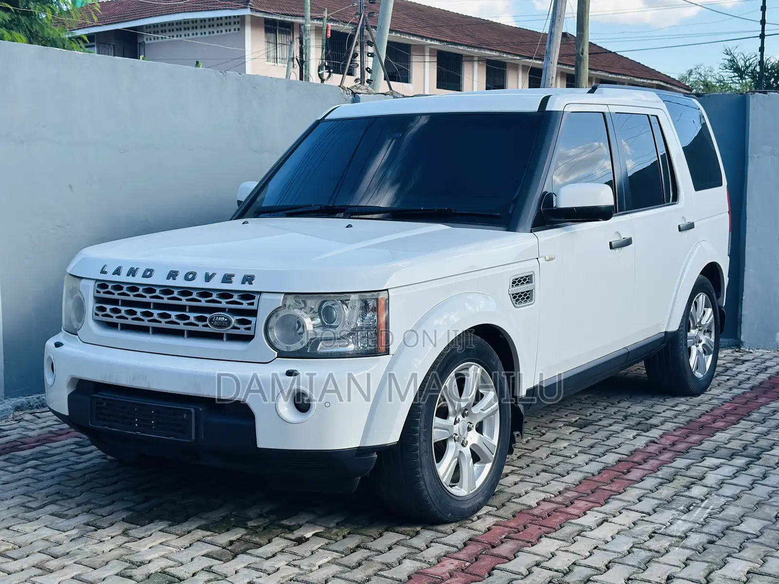 Land Rover Discovery 2014 White
