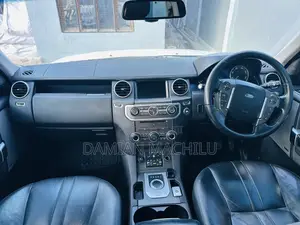 Land Rover Discovery 2014 White