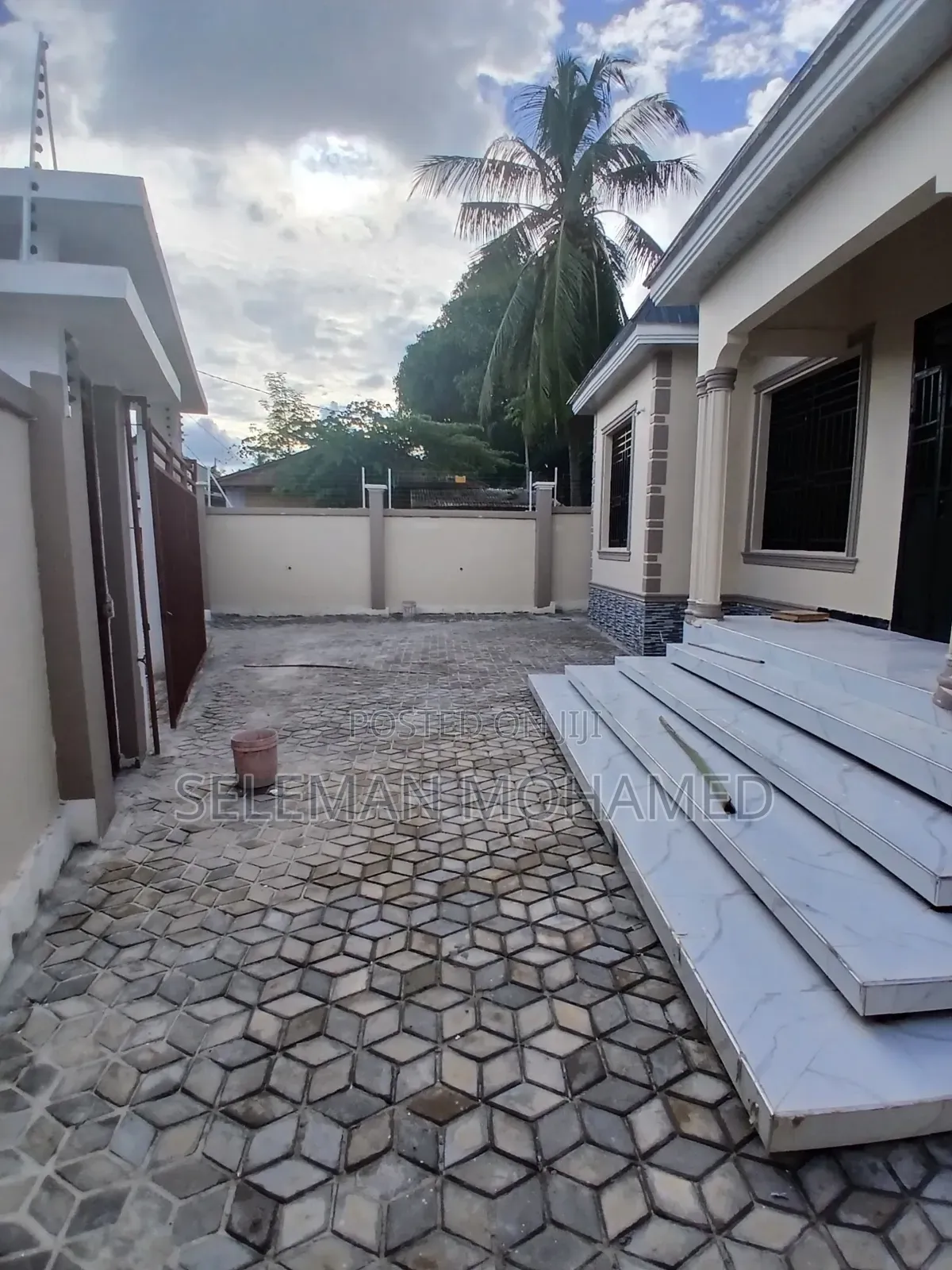 Furnished 4bdrm House in Biriani Real Estate, Chamazi for sale