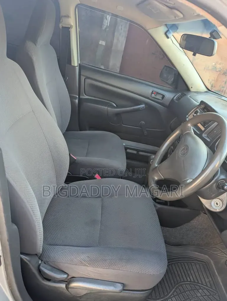 Toyota Probox 2004 Silver