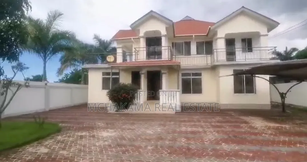 6bdrm Block of Flats in Mchakama Real Estate, Mbweni for sale
