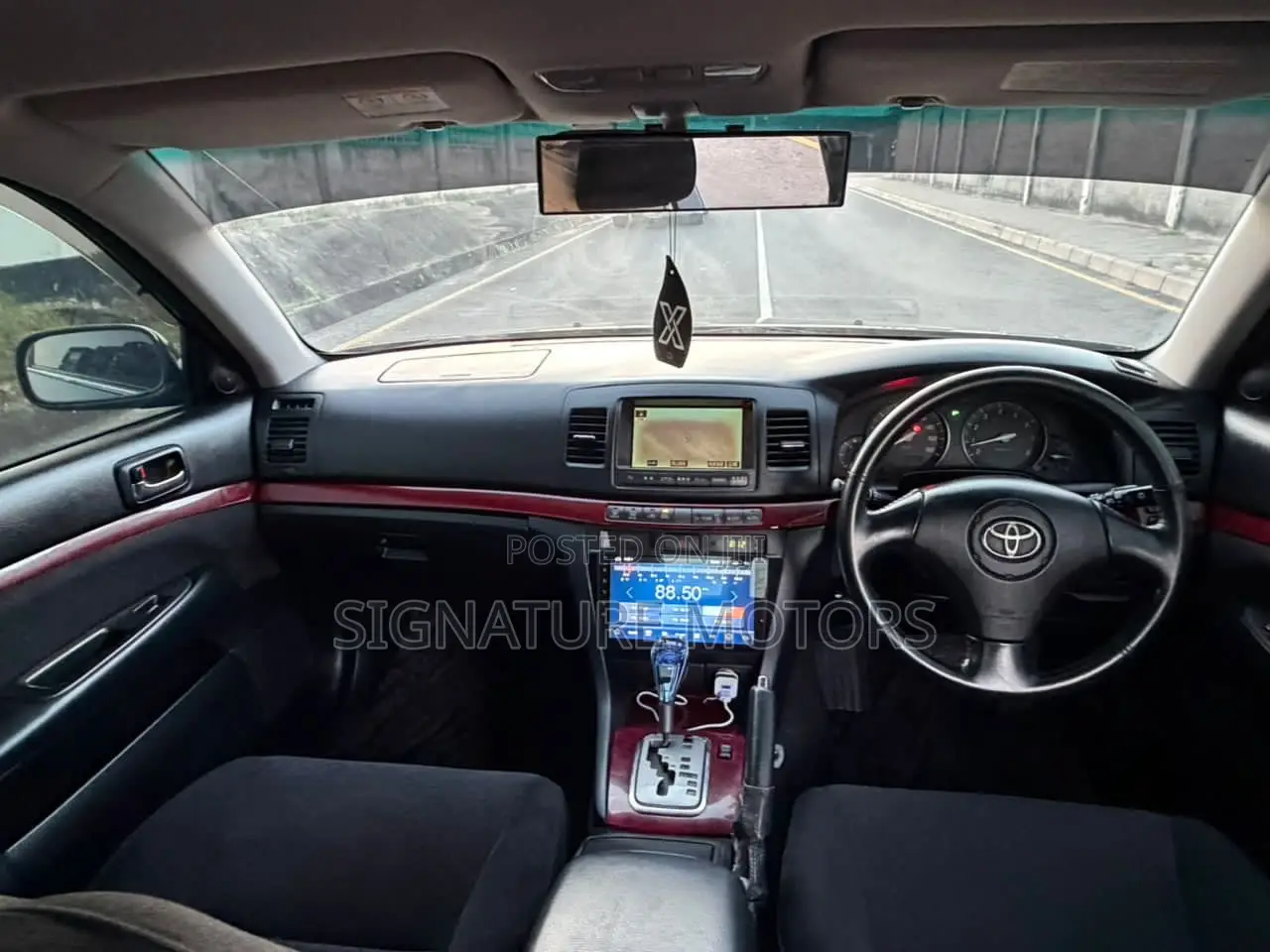 Toyota Noah 2.0 AWD (8 Seater) 2005 White