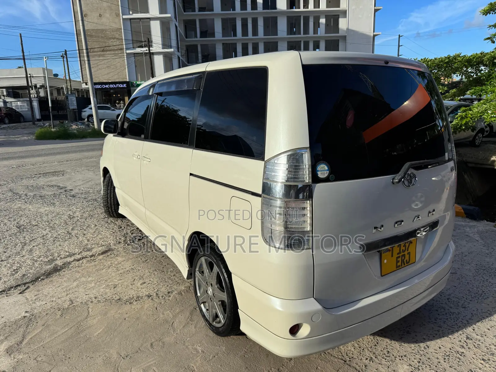 Toyota Noah 2.0 AWD (8 Seater) 2005 White