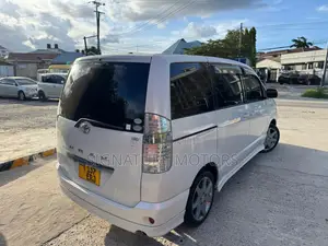 Toyota Noah 2.0 AWD (8 Seater) 2005 White