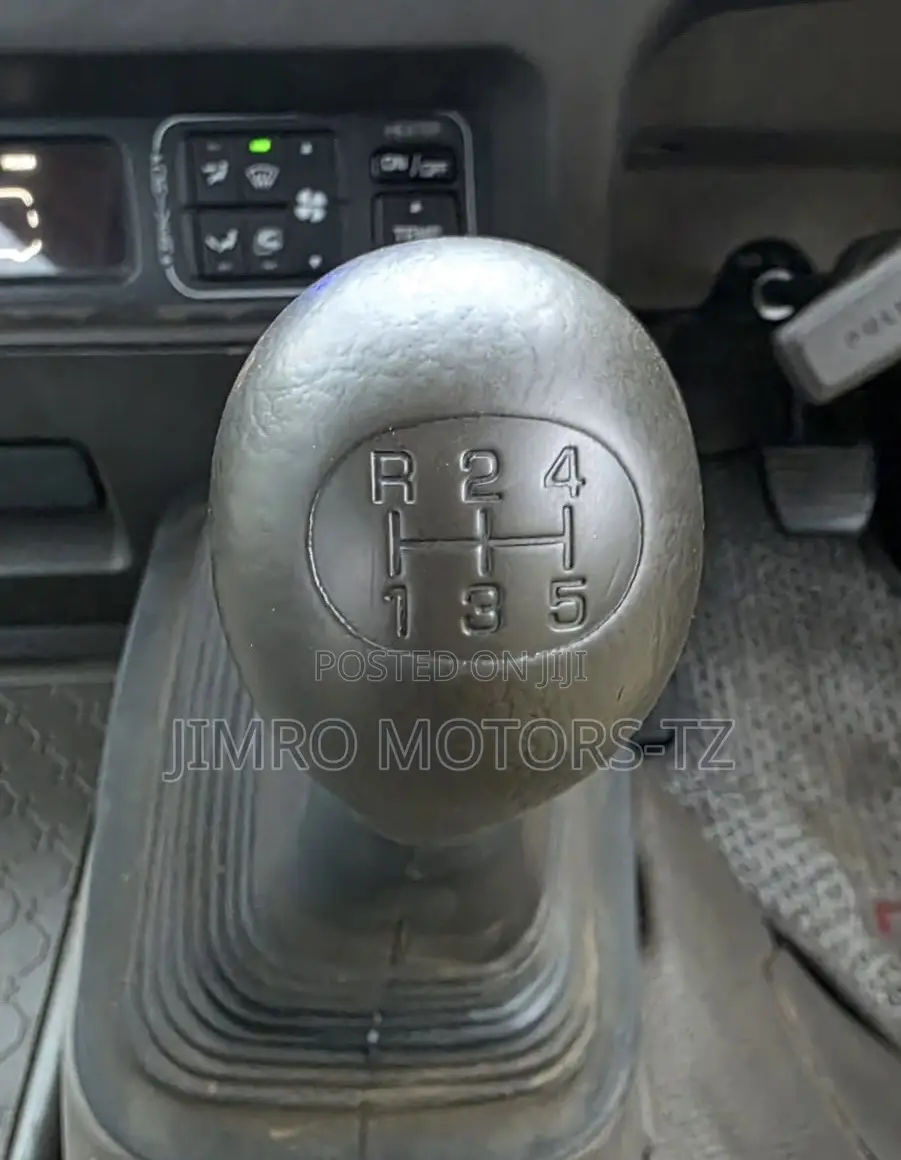 Mitsubishi Fuso Rosa 2004 Blue