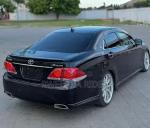 Toyota Crown 2011 Black