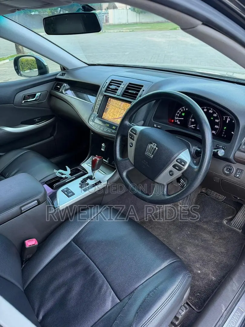 Toyota Crown 2011 Black