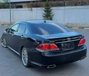 Toyota Crown 2011 Black