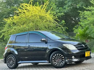 Toyota IST 2004