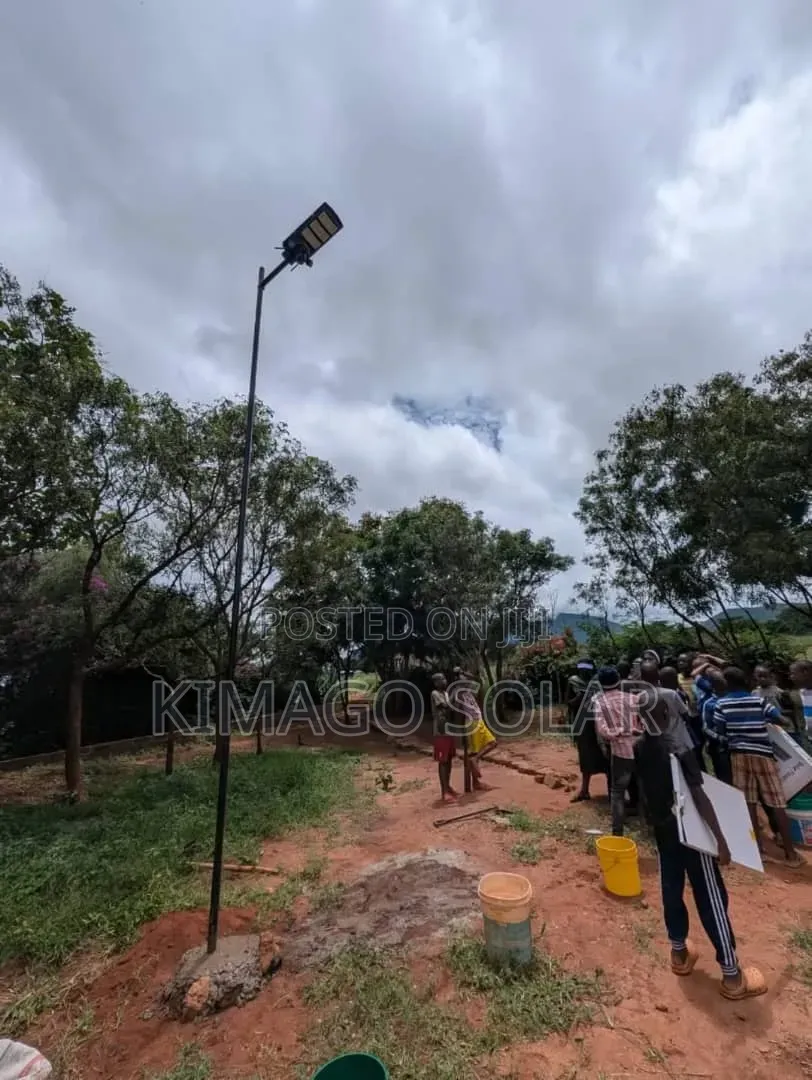 Solar Street Light 450w: Inakuja Na Kamera Ya Lenzi 3 Ya Simcard