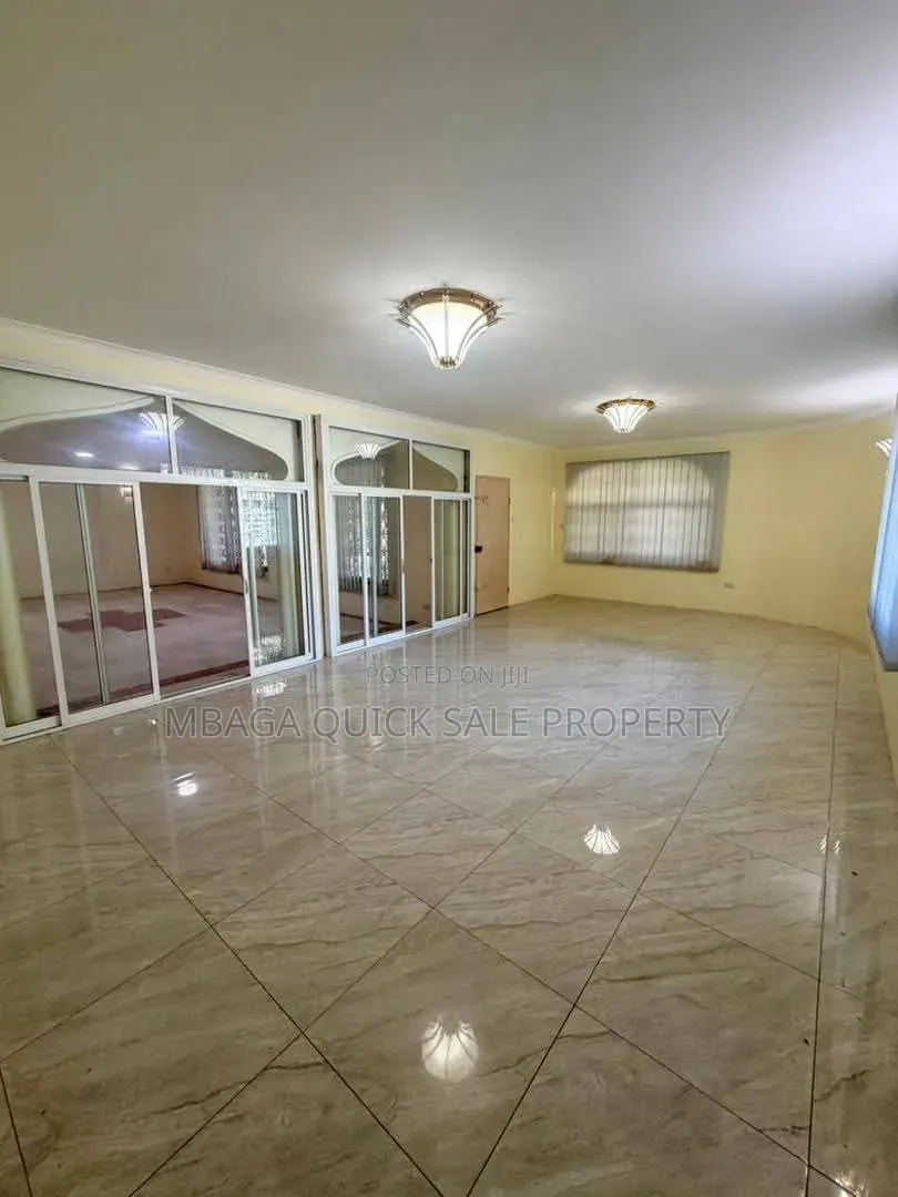 5bdrm House in Ada Estate for rent