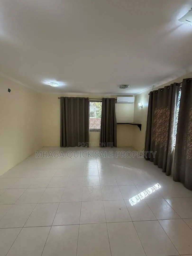 5bdrm House in Ada Estate for rent