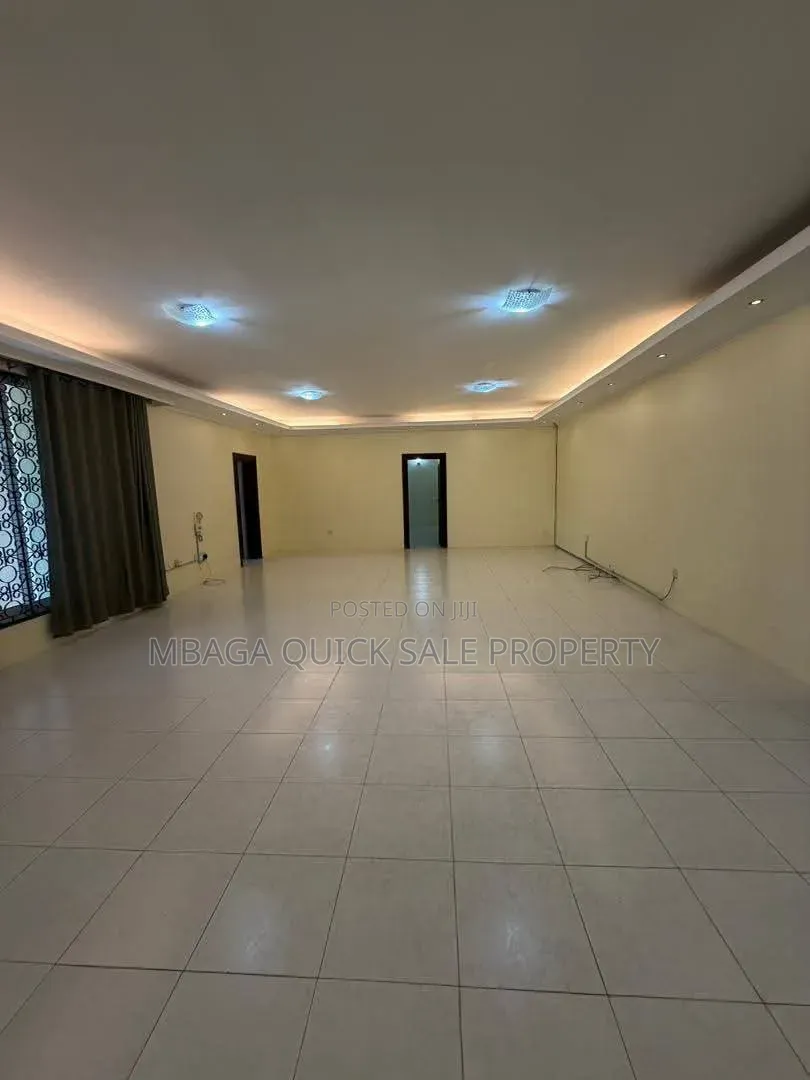 5bdrm House in Ada Estate for rent