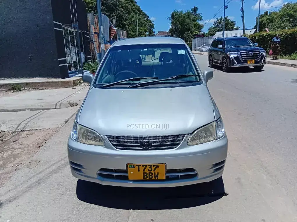 Toyota Corolla Spacio 2000 Silver