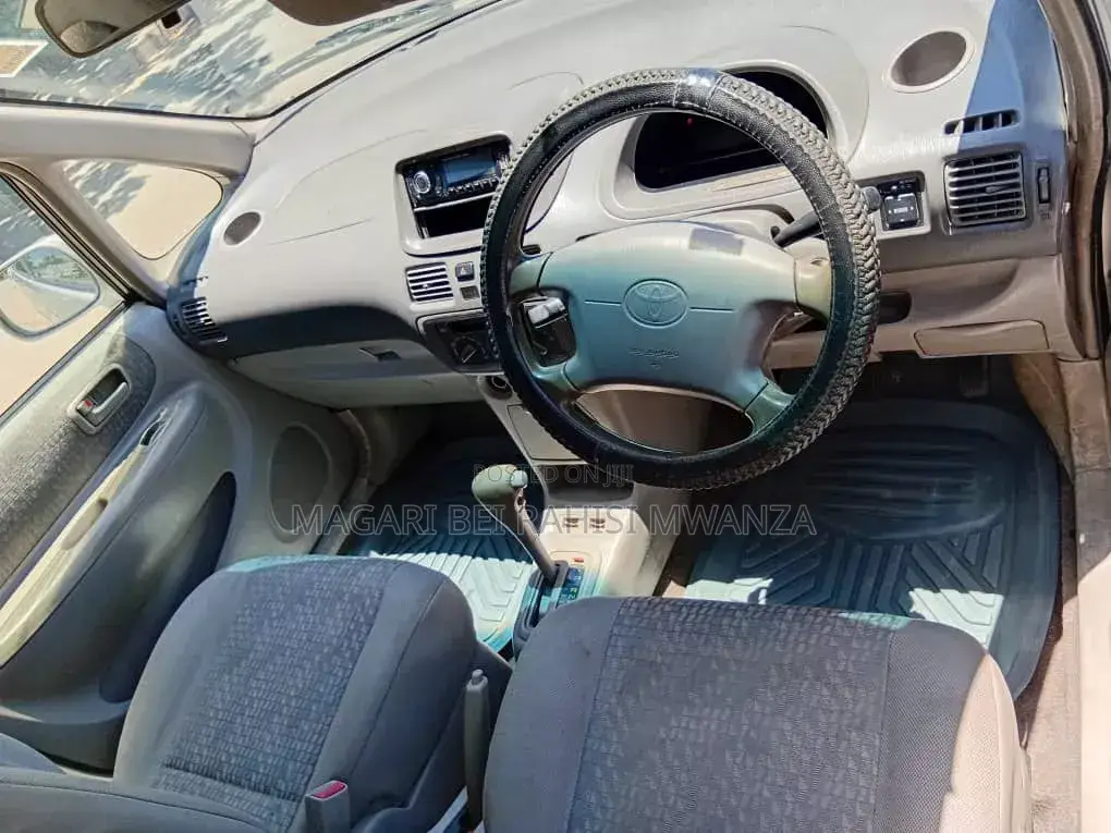 Toyota Corolla Spacio 2000 Silver