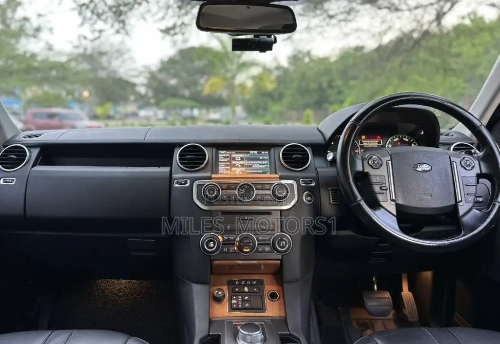 Land Rover Discovery 2016 Gray