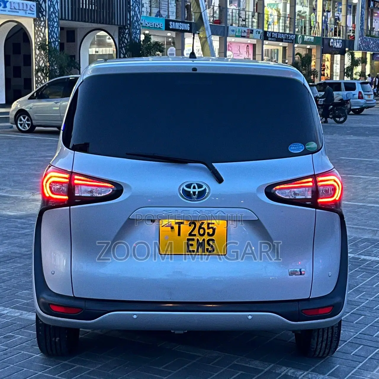 Toyota Sienta 2017 Silver