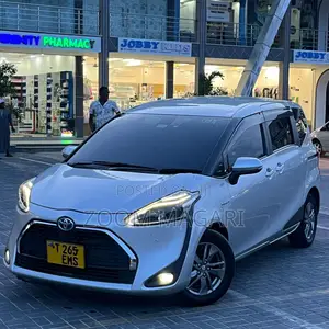 Toyota Sienta 2017 Silver