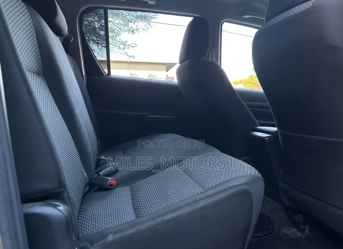 Toyota Hilux 2021 Brown
