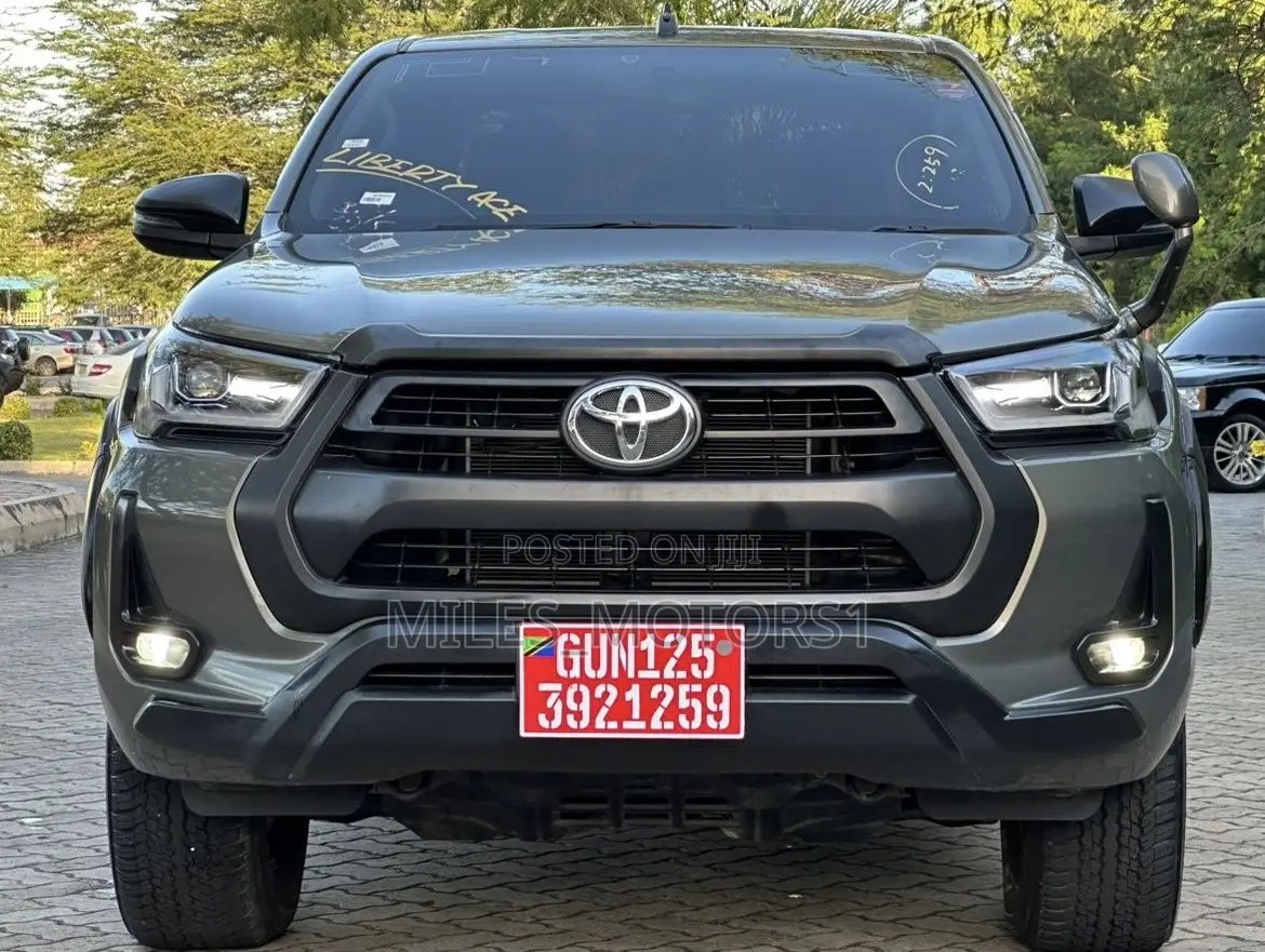 Toyota Hilux 2021 Brown
