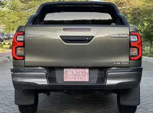 Toyota Hilux 2021 Brown